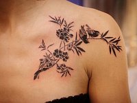 Татуировка ветвь с птицами