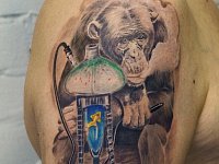 Тату обезьяна с кальяном