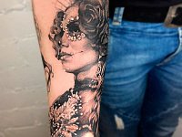 Тату Мадонна на предплечье