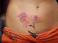 Тату магнолия внизу живота
