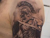 Татуировка спартанец на плече