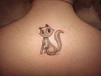 Женская тату котенок
