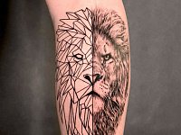 Тату геометрический лев