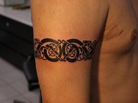 Тату кельтский браслет на плече