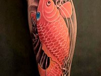 Тату карп Кои на ноге