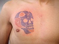 Тату на груди череп