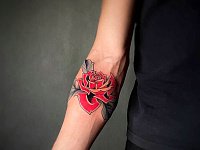 Тату роза олдскул