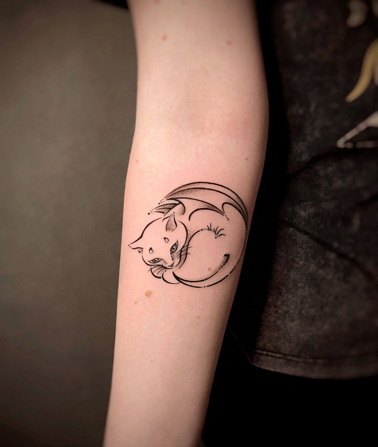 Тату кот-дракон