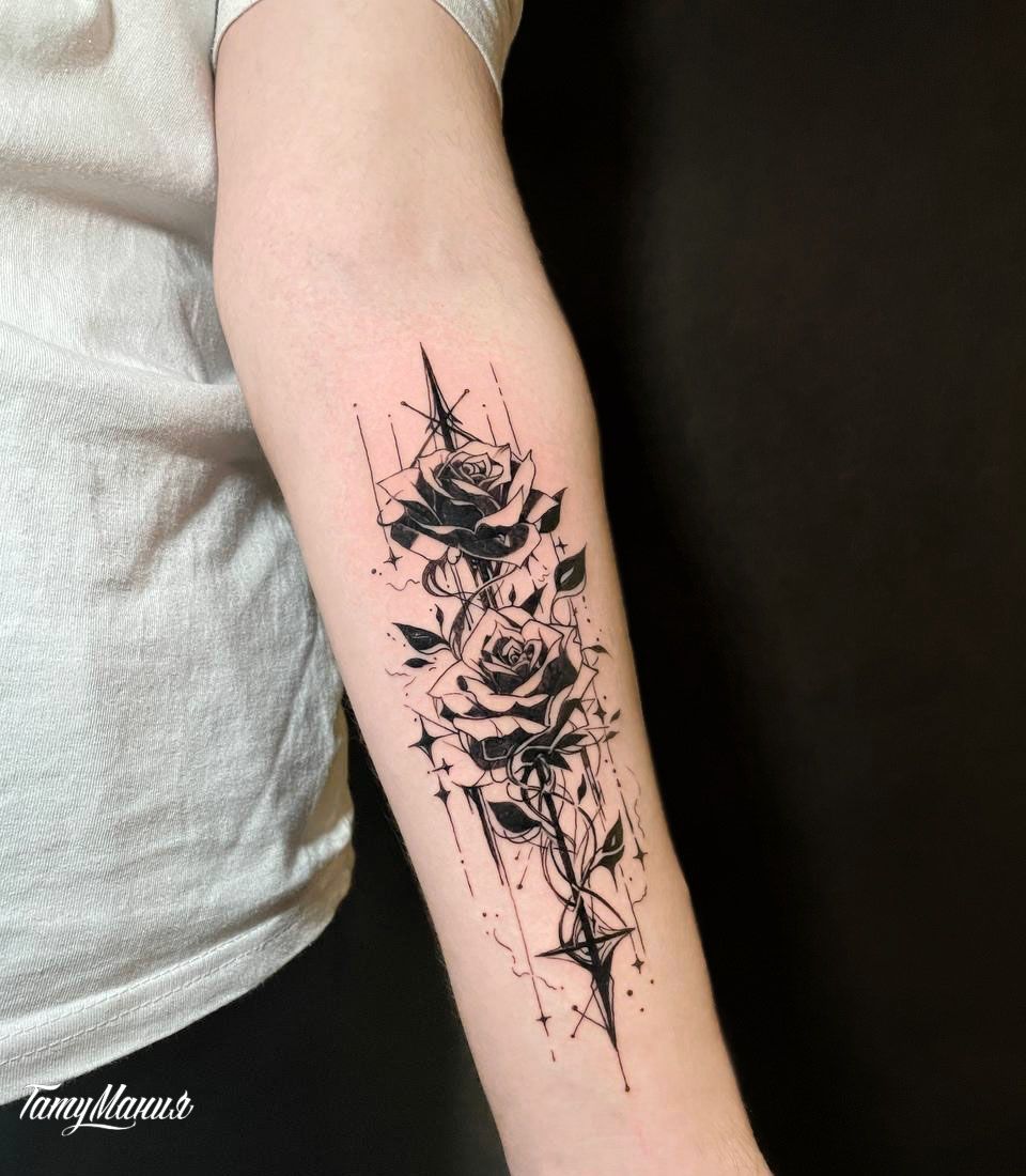 Тату розы и стрела