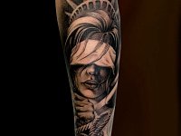 Тату девушка со статуей Свободы