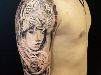 Тату девушка в шапке тигра