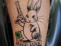 Тату заяц с пистолетом