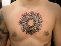 Дотворк татуировка на груди