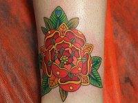 Тату цветок на ноге