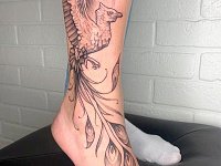 Татуировка феникса на ноге