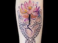 Тату лотос с узорами