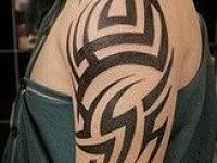 тату трайбл на руке