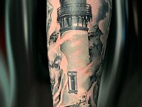 Тату маяк на ноге