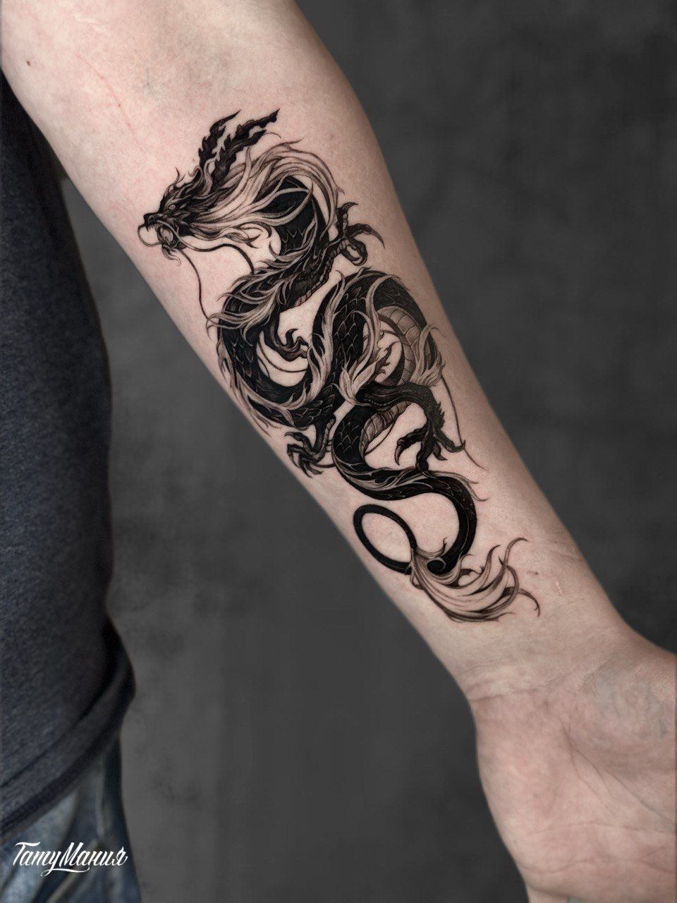 Тату в виде дракона предплечье