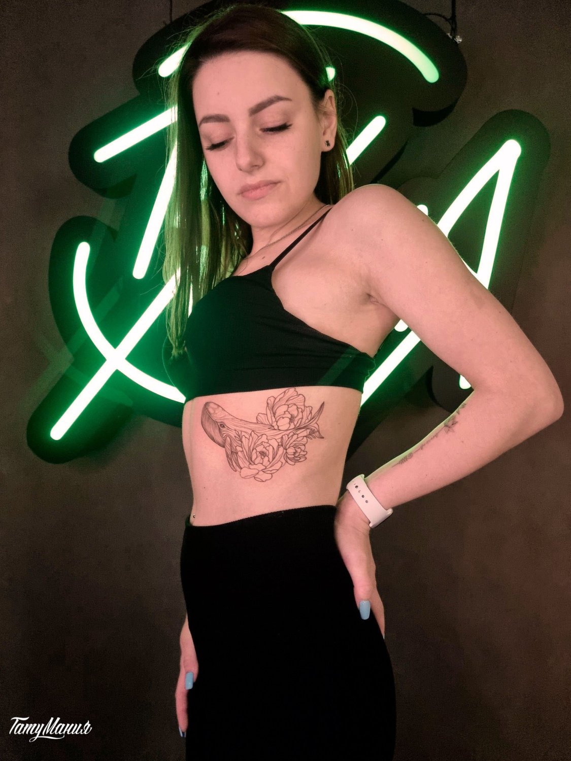 Тату кит на ребрах