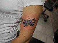 Татуировка бабочка на руке
