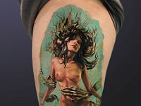 Тату обнаженная девушка