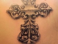 тату фигурный крест