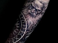 Тату лицо славянского бога и магия рун