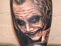 Тату Джокер на икре