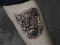 Тату львенок на руке