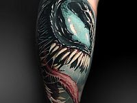 Тату веном на ноге