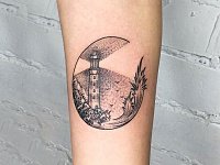 Тату маяк в кругу