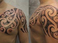 Тату на груди узор