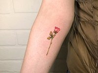 Тату роза минимализм