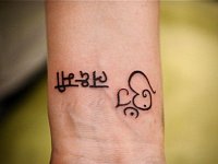 тату индийская надпись