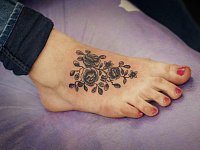 Тату цветы на ноге