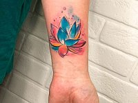 Тату лотос акварель