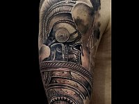 Тату спартанец на плече