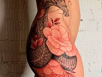 Тату дракон с пионами