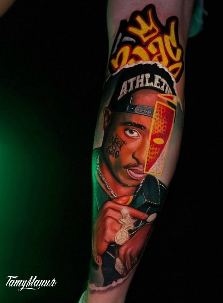 Тату портрет Тупака 