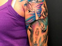 Тату единорог на плече