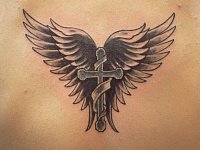 тату крест с крыльями
