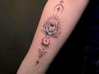 Тату лотос и смиволы