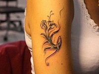 Татуировка узор на плече