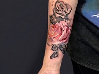 Тату две розы 