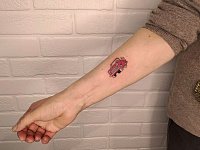 Тату автомобиль на руке