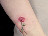 Тату цветок на запястье