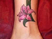 Тату цветок на щиколотке