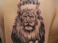 Тату лев с короной