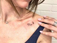 Тату надпись и птичка